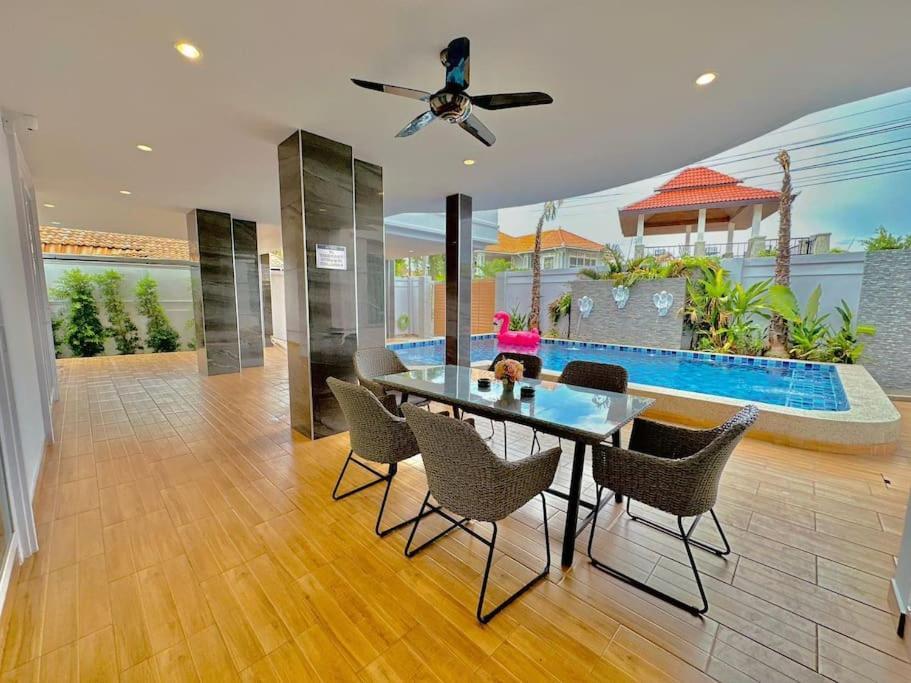 Tagvilla Lagoon Pool In 8 Bedroom Pattaya